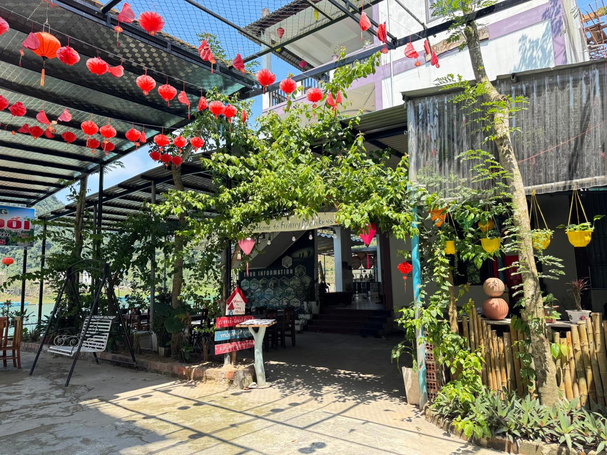 Funny Monkeys Homestay Phong Nha Exterior photo