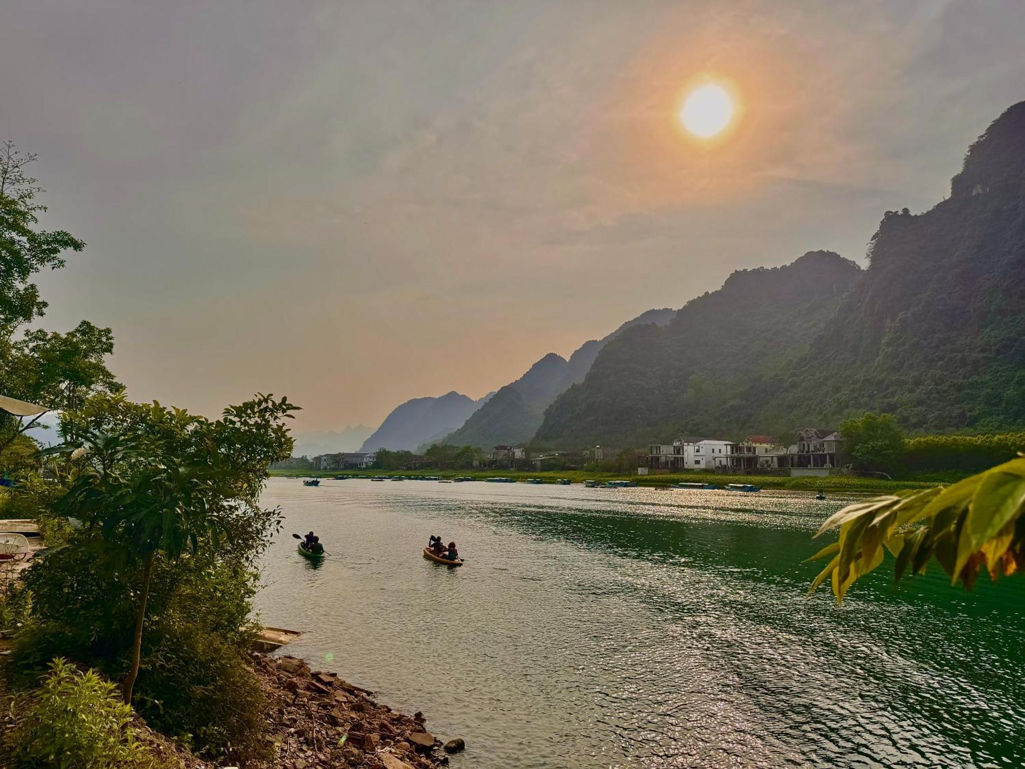 Funny Monkeys Homestay Phong Nha Exterior photo